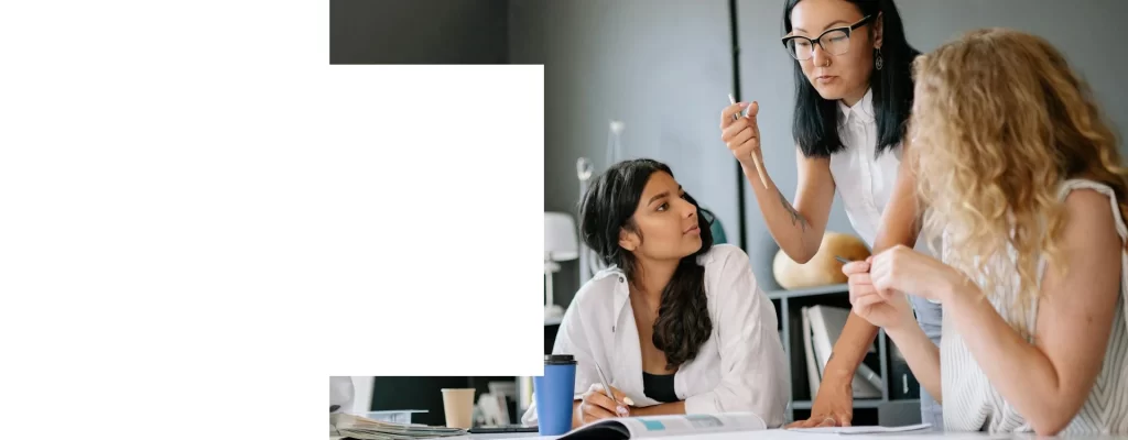 APA para todos (español). Chicas estudiantes y científicas creando citas y referencias APA (Banner 1)